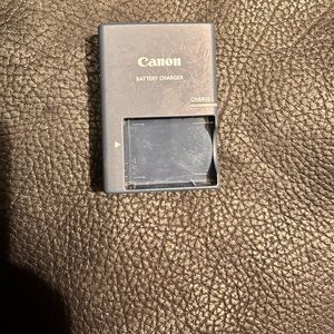 Canon battery charger CB-2LXE